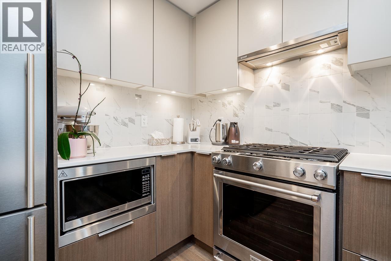 308 645 COMO LAKE AVENUE, Coquitlam