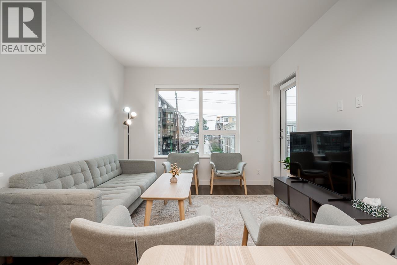 308 645 COMO LAKE AVENUE, Coquitlam