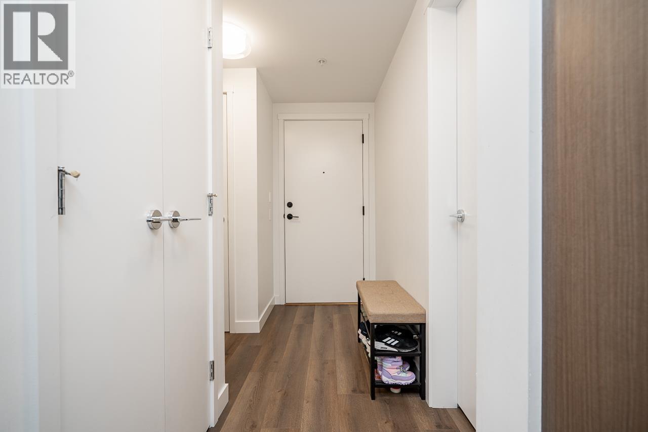 308 645 COMO LAKE AVENUE, Coquitlam