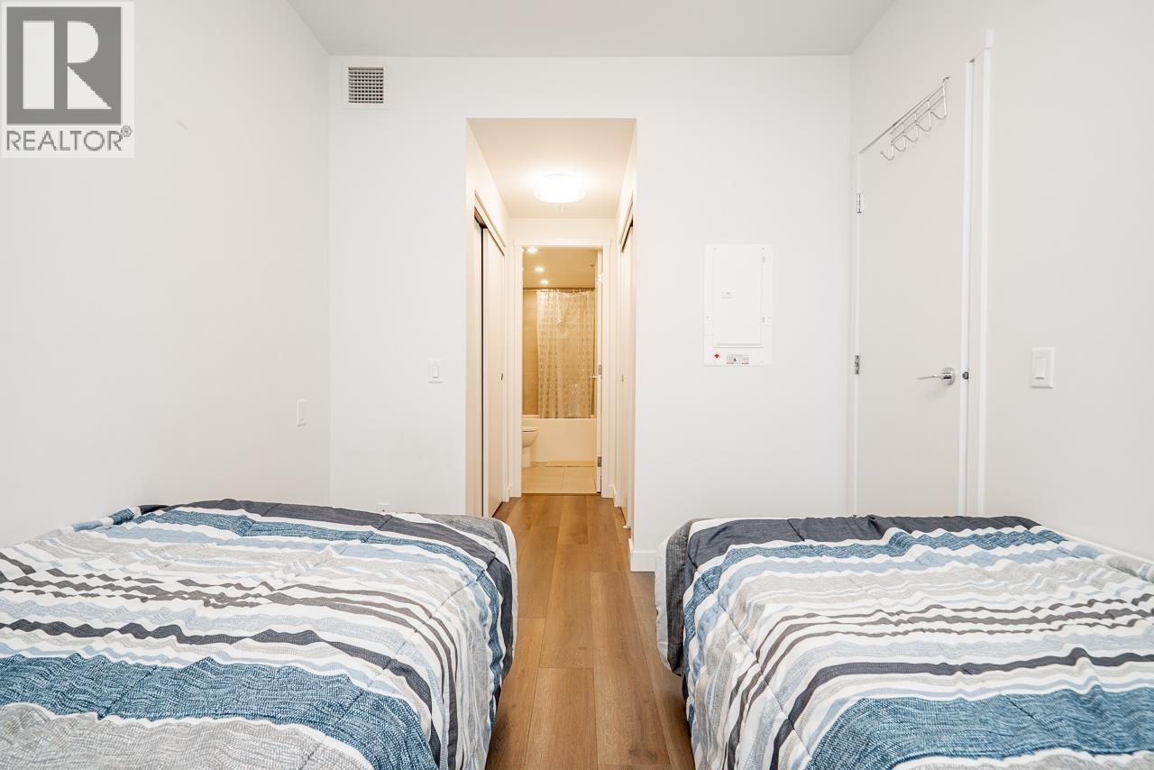 308 645 COMO LAKE AVENUE, Coquitlam