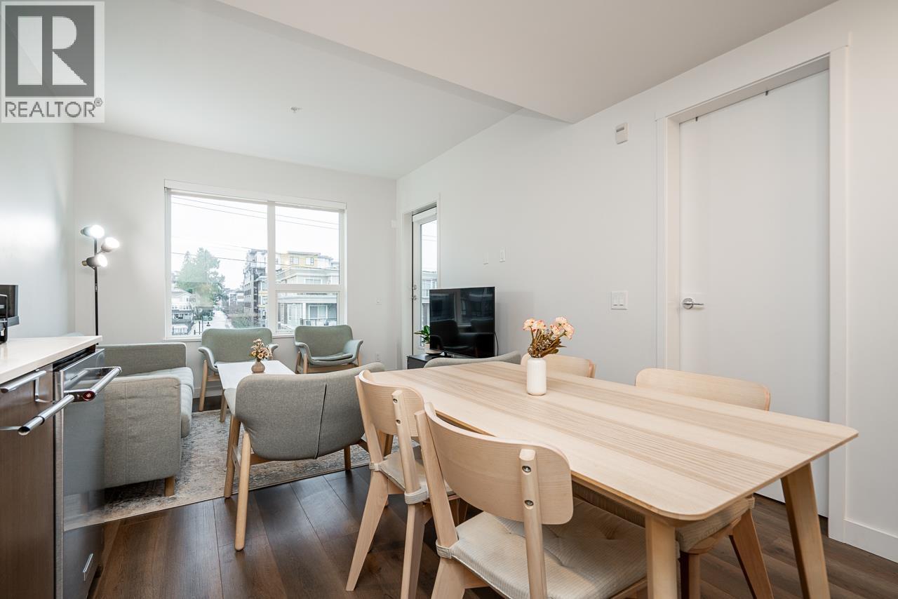 308 645 COMO LAKE AVENUE, Coquitlam