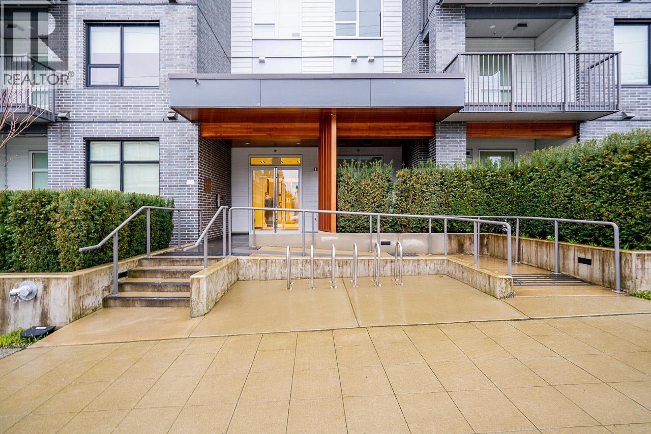 308 645 COMO LAKE AVENUE, Coquitlam