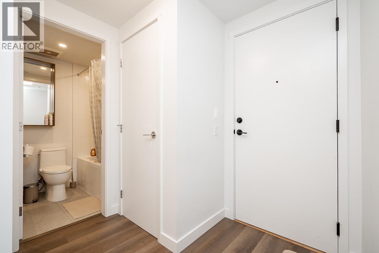 308 645 COMO LAKE AVENUE, Coquitlam