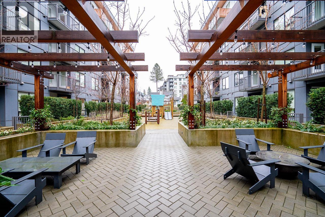 308 645 COMO LAKE AVENUE, Coquitlam