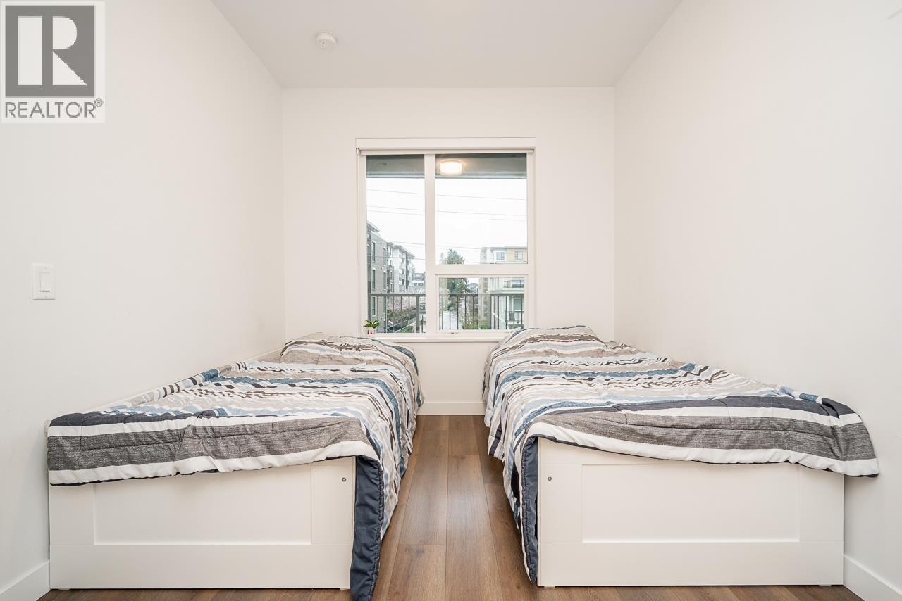 308 645 COMO LAKE AVENUE, Coquitlam