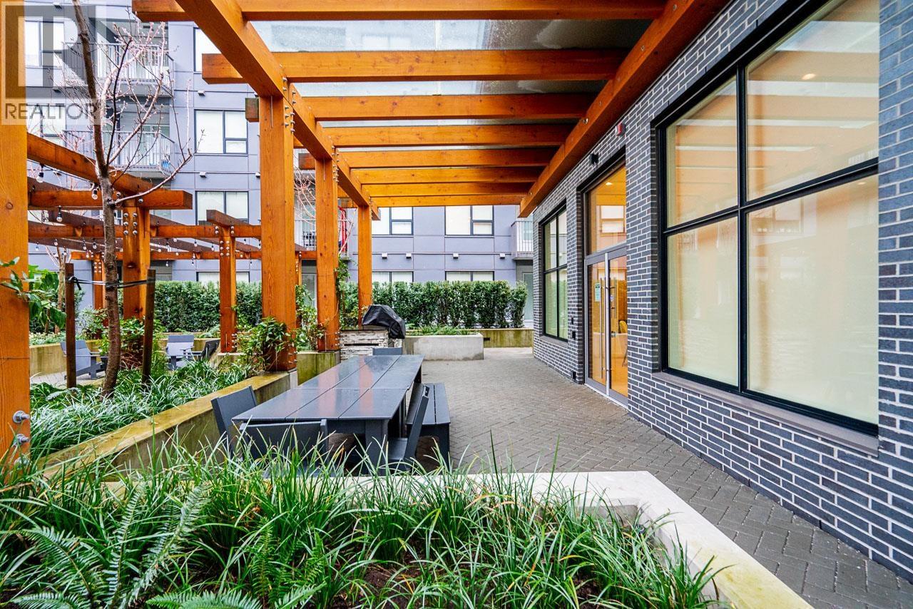 308 645 COMO LAKE AVENUE, Coquitlam