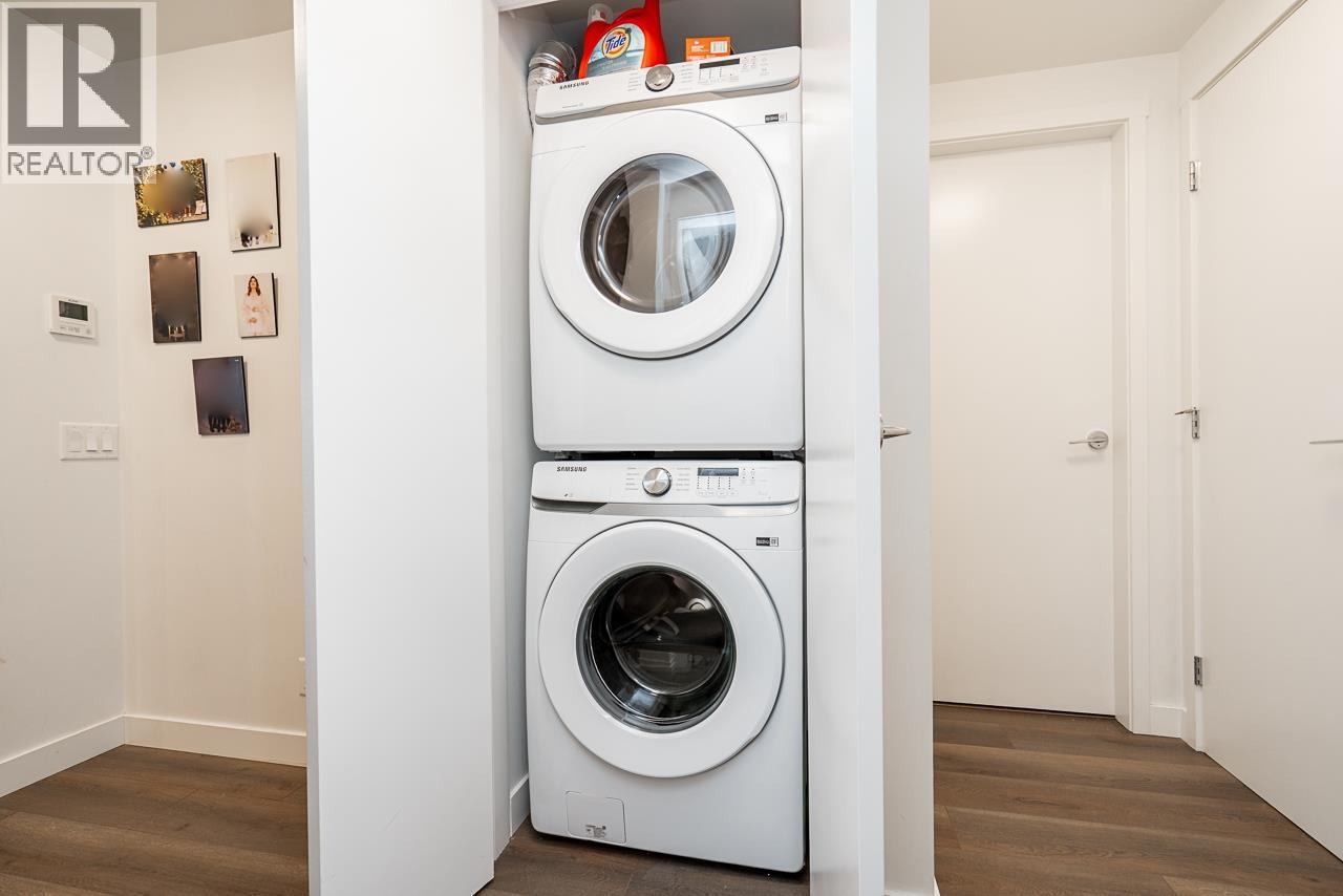 308 645 COMO LAKE AVENUE, Coquitlam