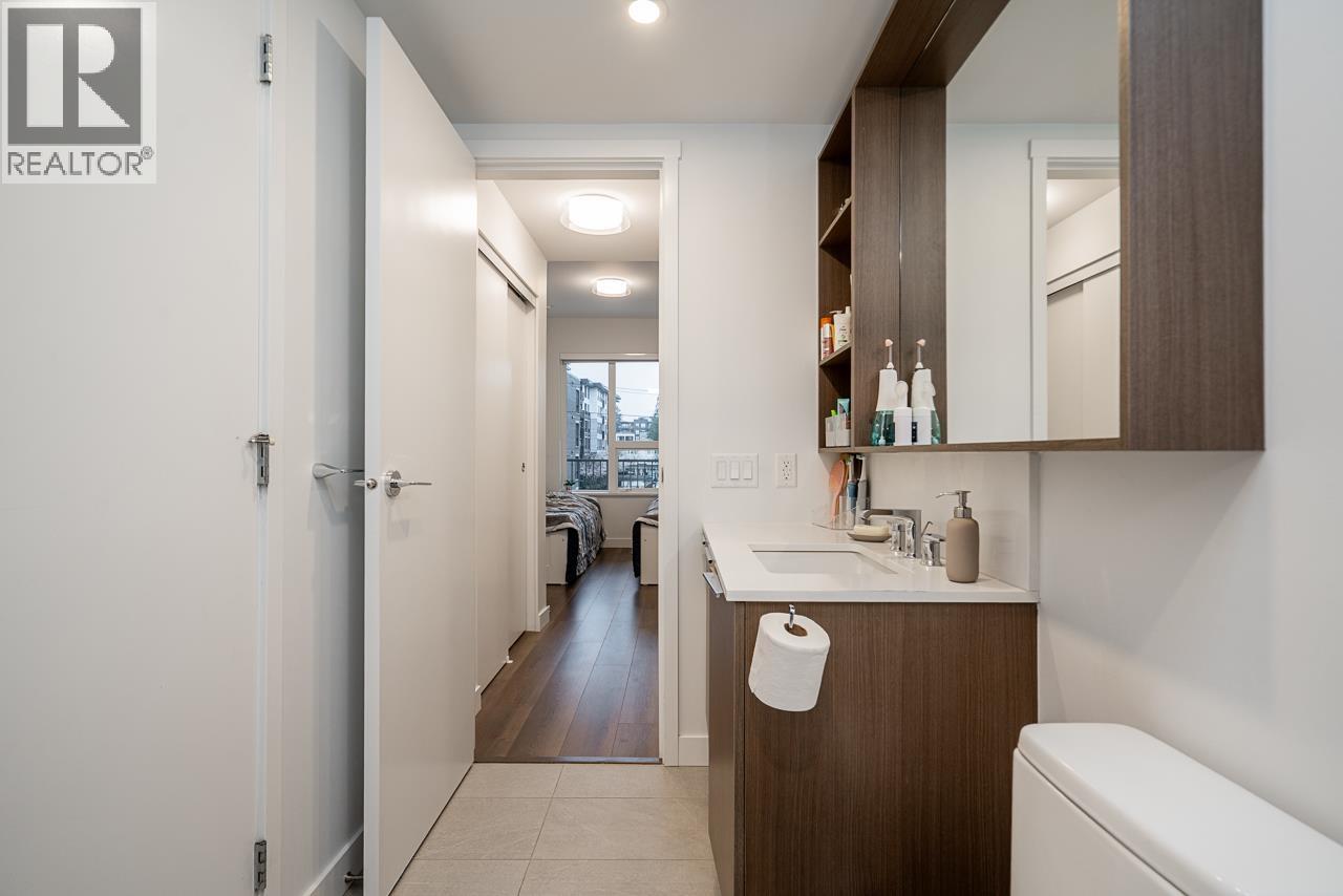 308 645 COMO LAKE AVENUE, Coquitlam