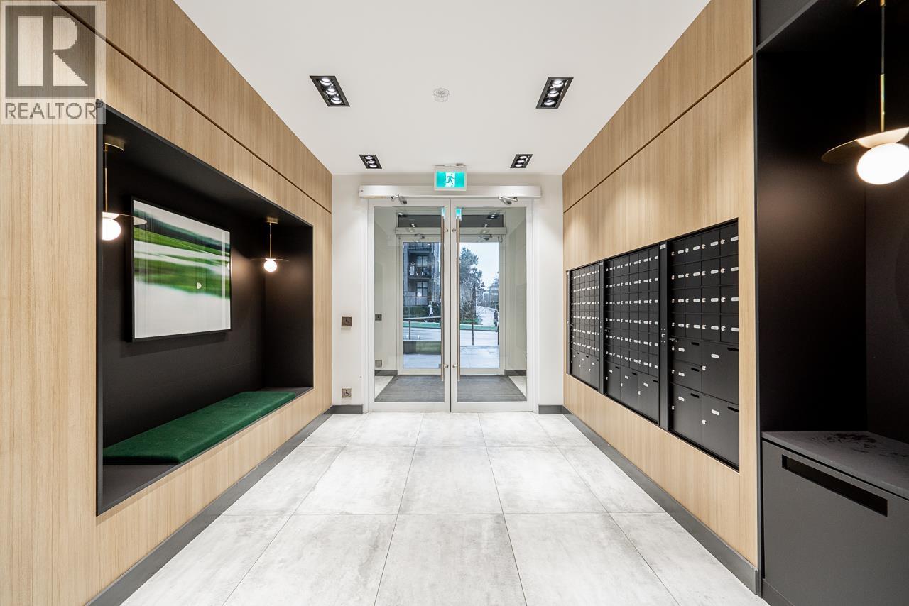 308 645 COMO LAKE AVENUE, Coquitlam