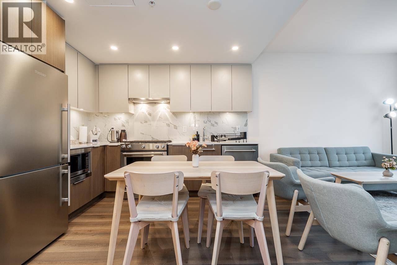 308 645 COMO LAKE AVENUE, Coquitlam