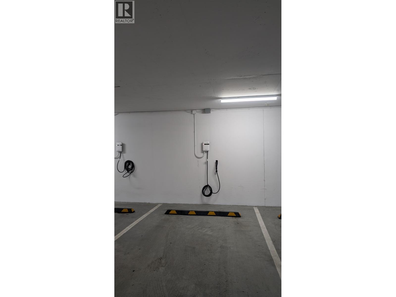 308 645 COMO LAKE AVENUE, Coquitlam