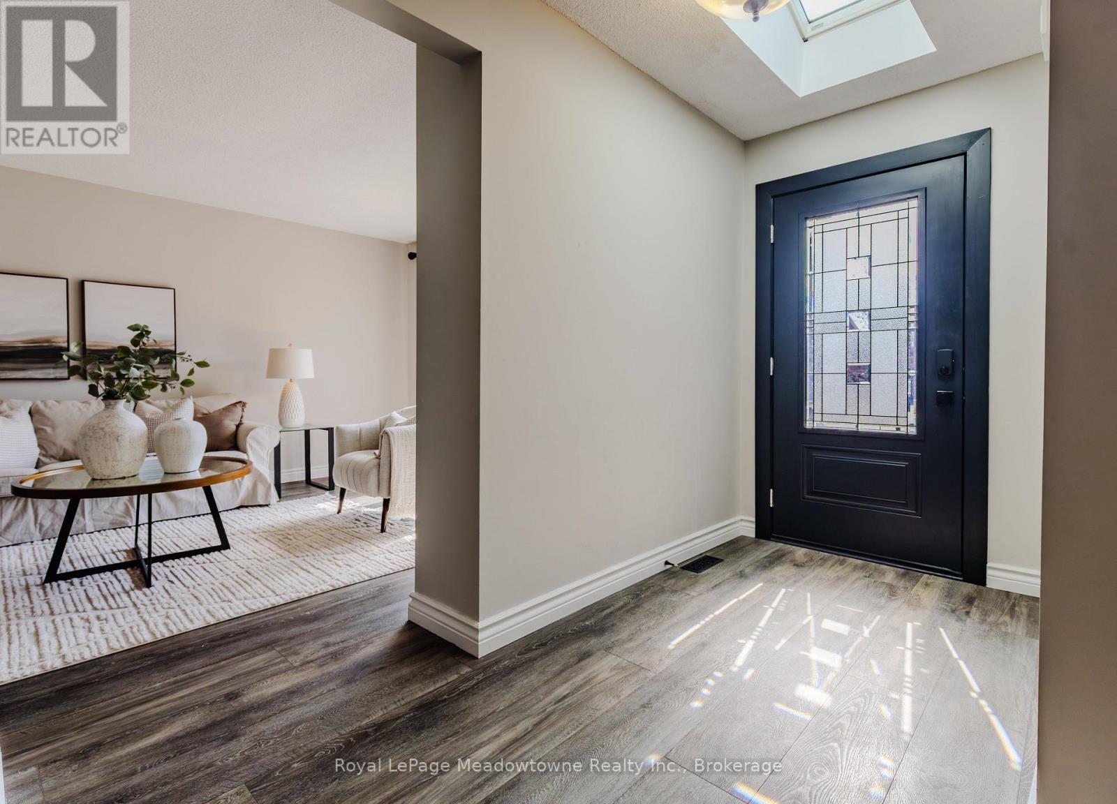 740 ROBERTSON CRESCENT - 10