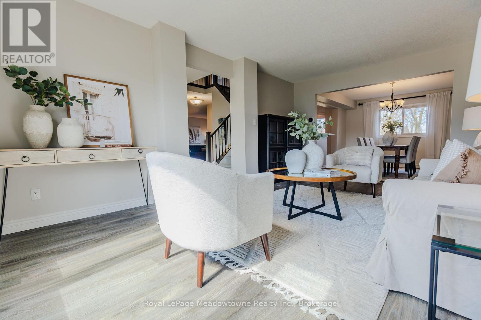 740 ROBERTSON CRESCENT - 14