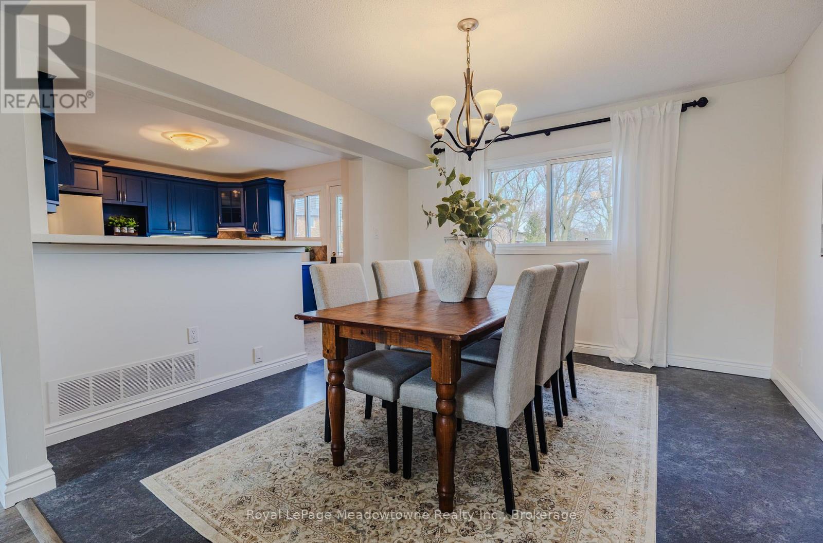 740 ROBERTSON CRESCENT - 17