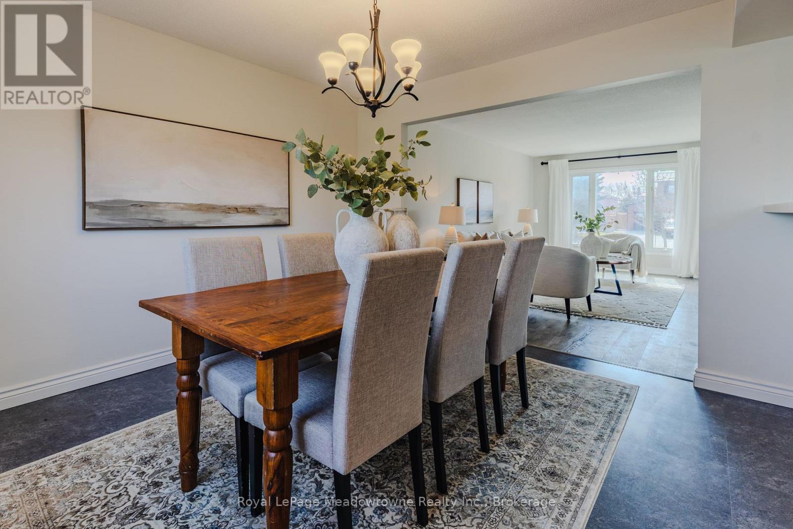 740 ROBERTSON CRESCENT - 19