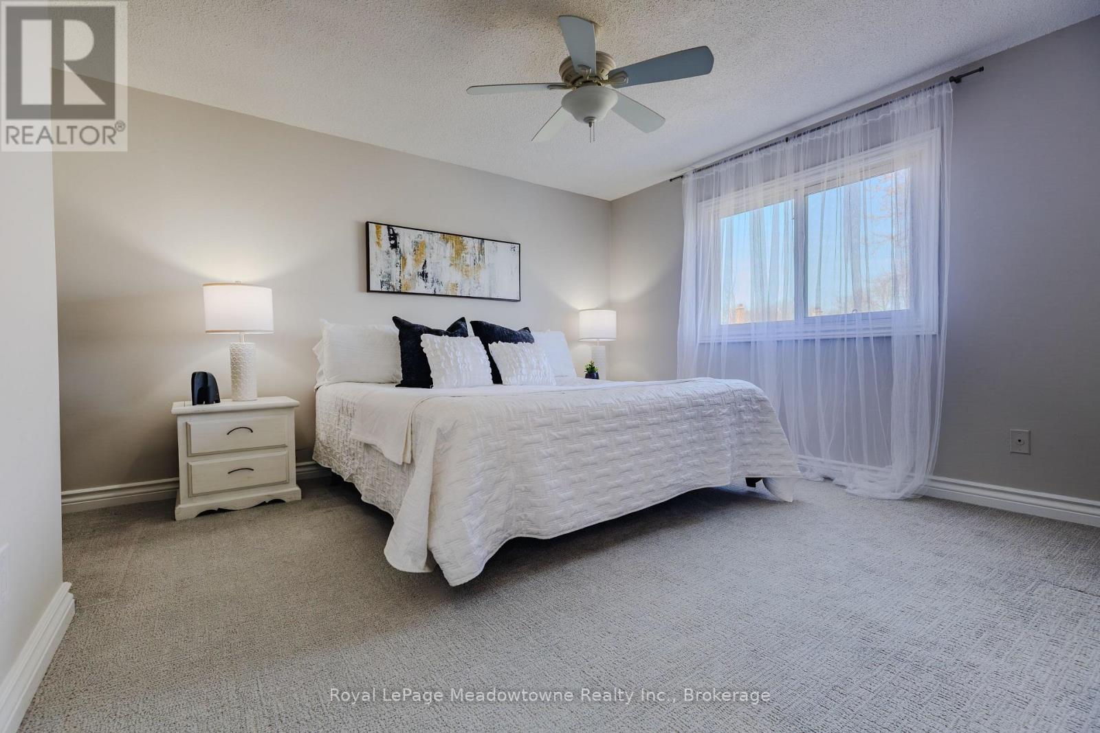 740 ROBERTSON CRESCENT - 37