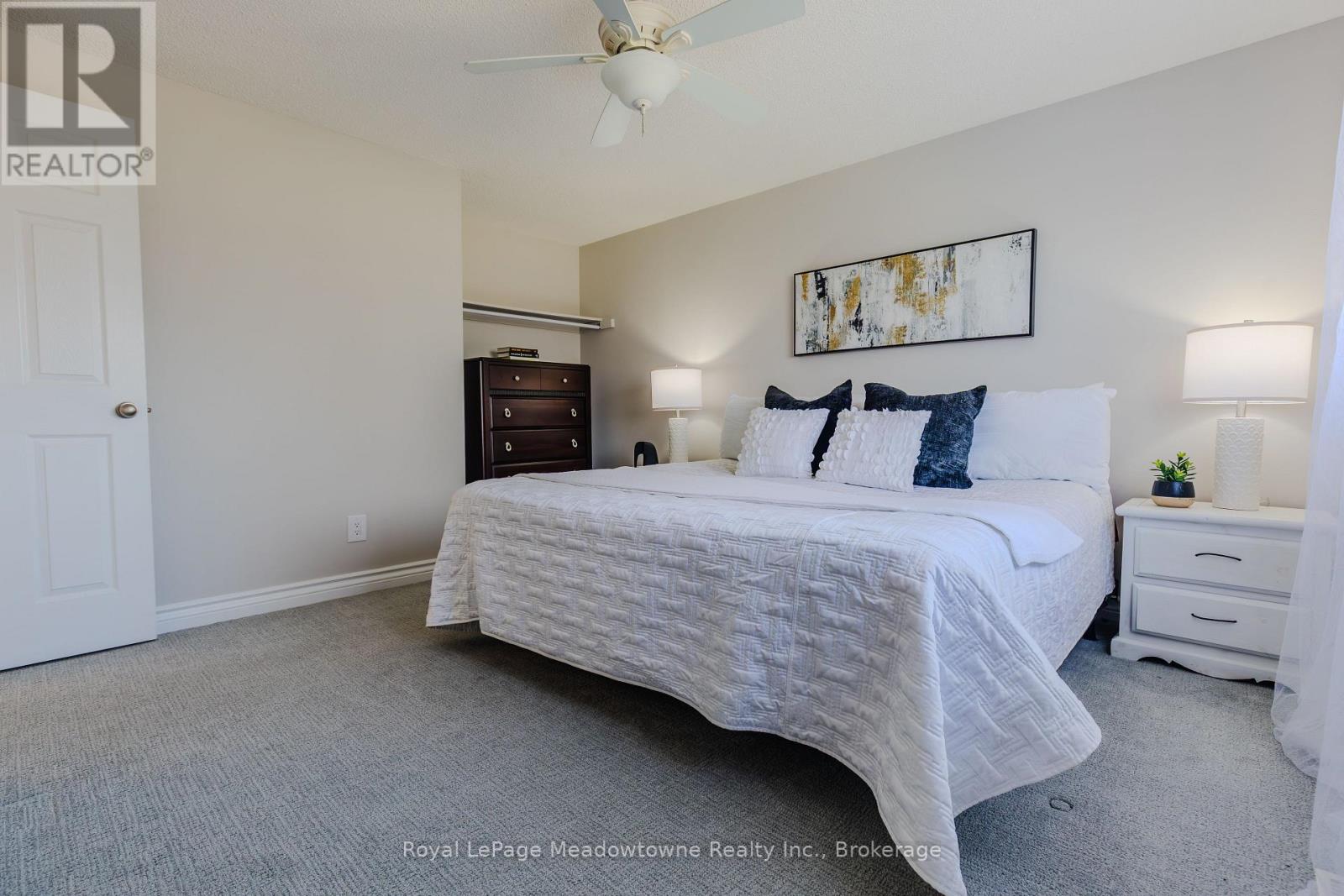 740 ROBERTSON CRESCENT - 38