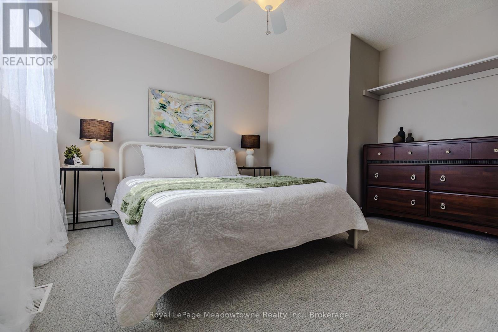 740 ROBERTSON CRESCENT - 40