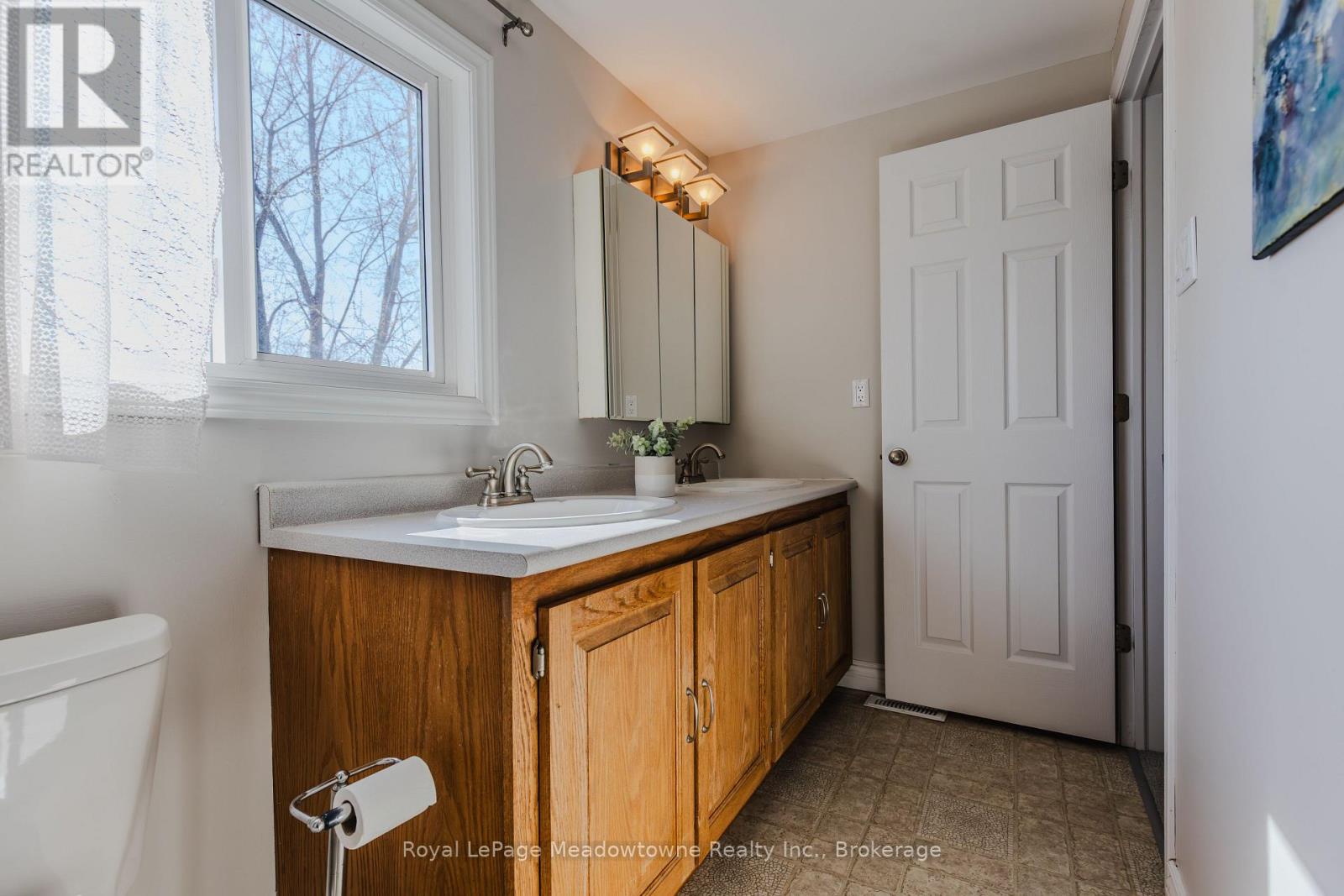 740 ROBERTSON CRESCENT - 42