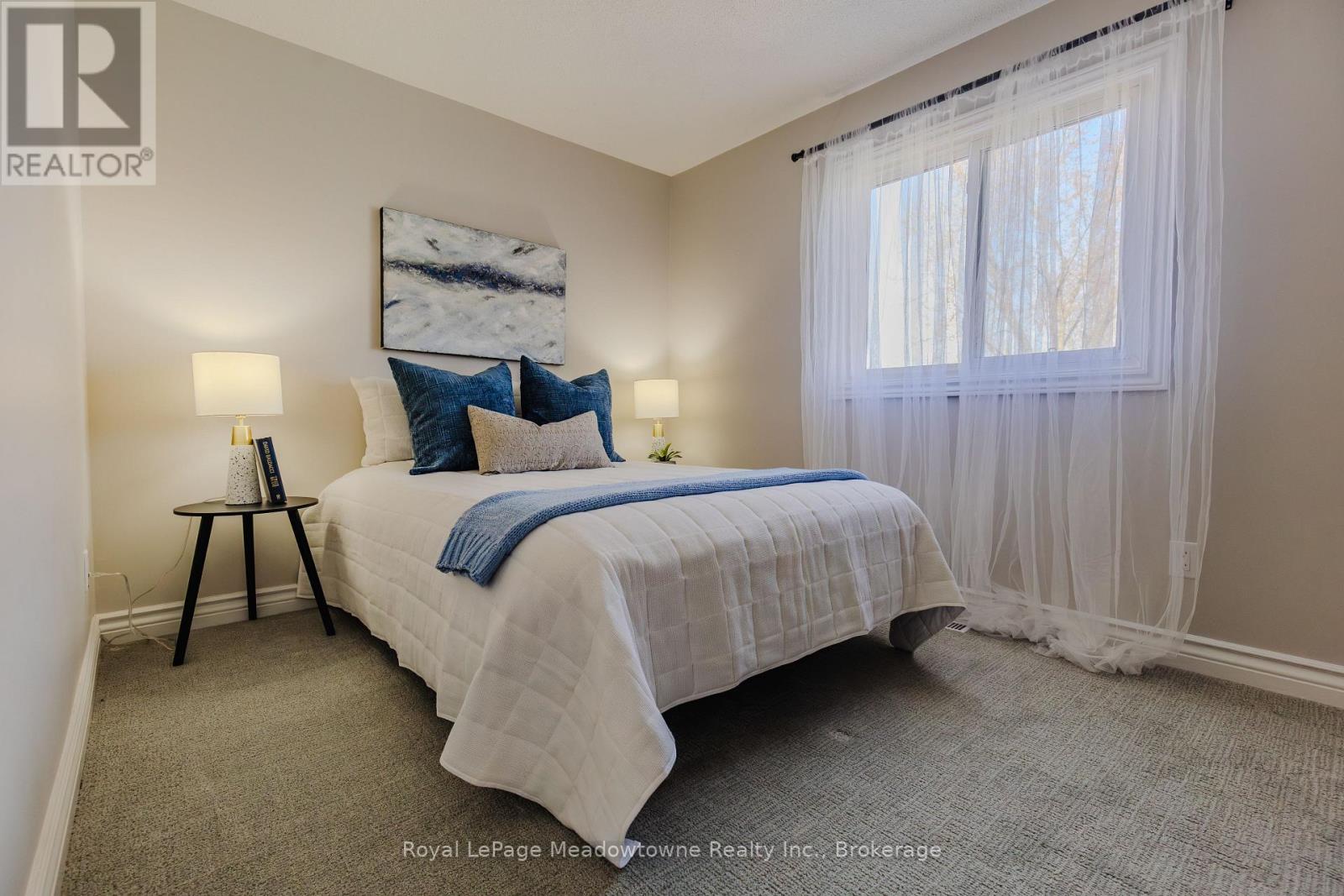 740 ROBERTSON CRESCENT - 43