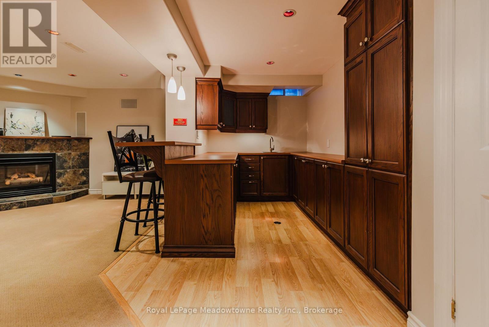 740 ROBERTSON CRESCENT - 45