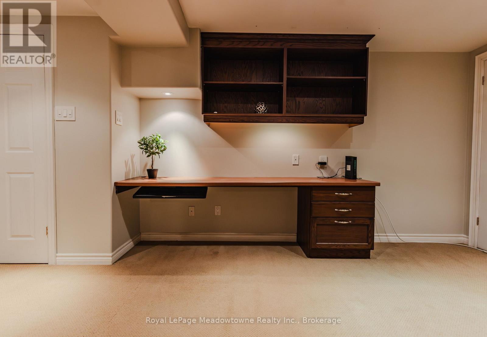 740 ROBERTSON CRESCENT - 48