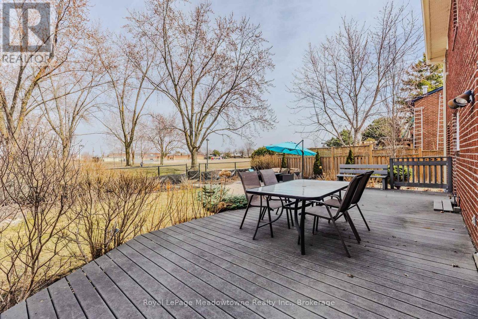 740 ROBERTSON CRESCENT - 8