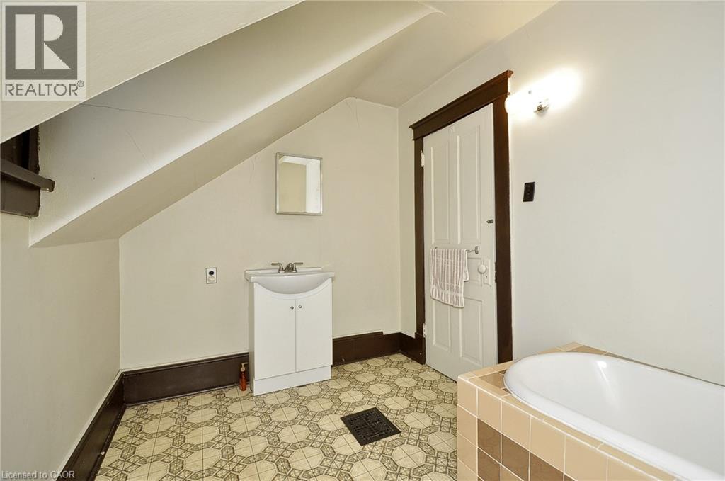 56 CHURCHILL Drive, Cambridge, Ontario, N1S1R6 — Photo 25