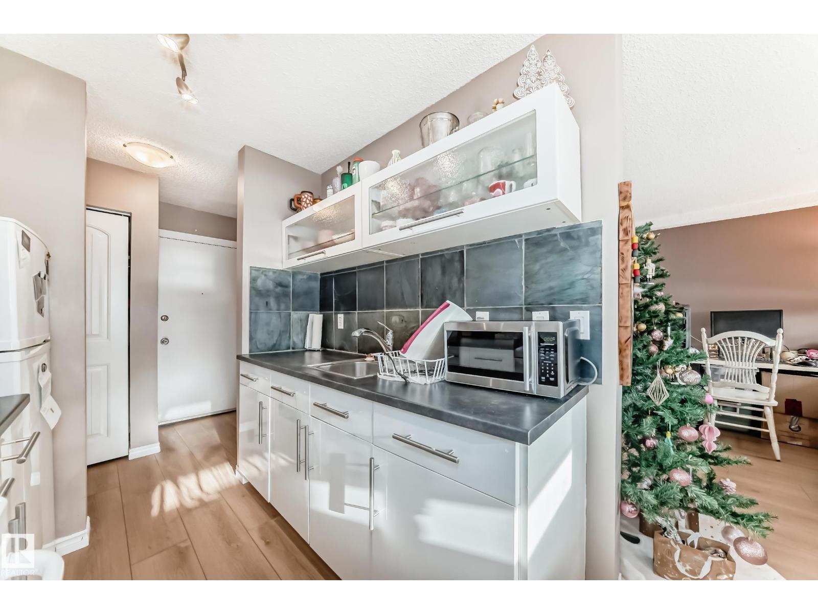 #102 10149 83 AV NW, Edmonton