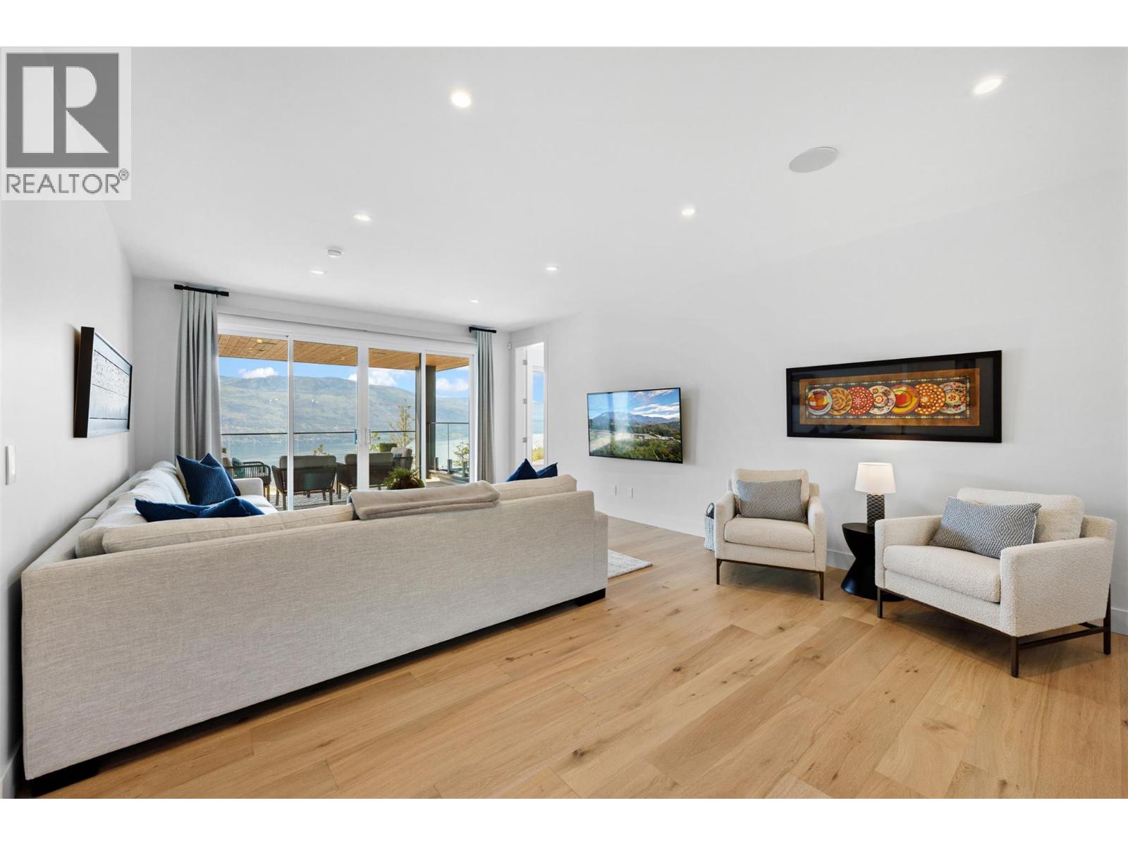 9988 Beacon Hill Drive, Lake Country