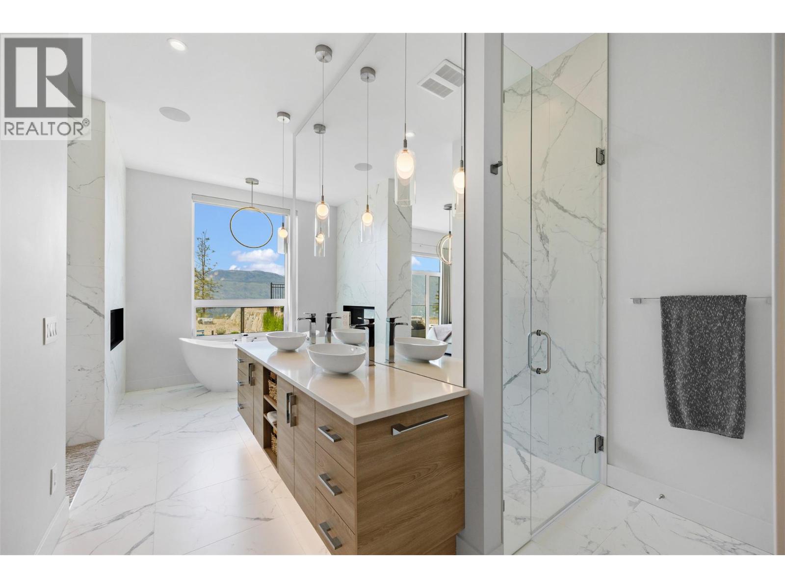 9988 Beacon Hill Drive, Lake Country