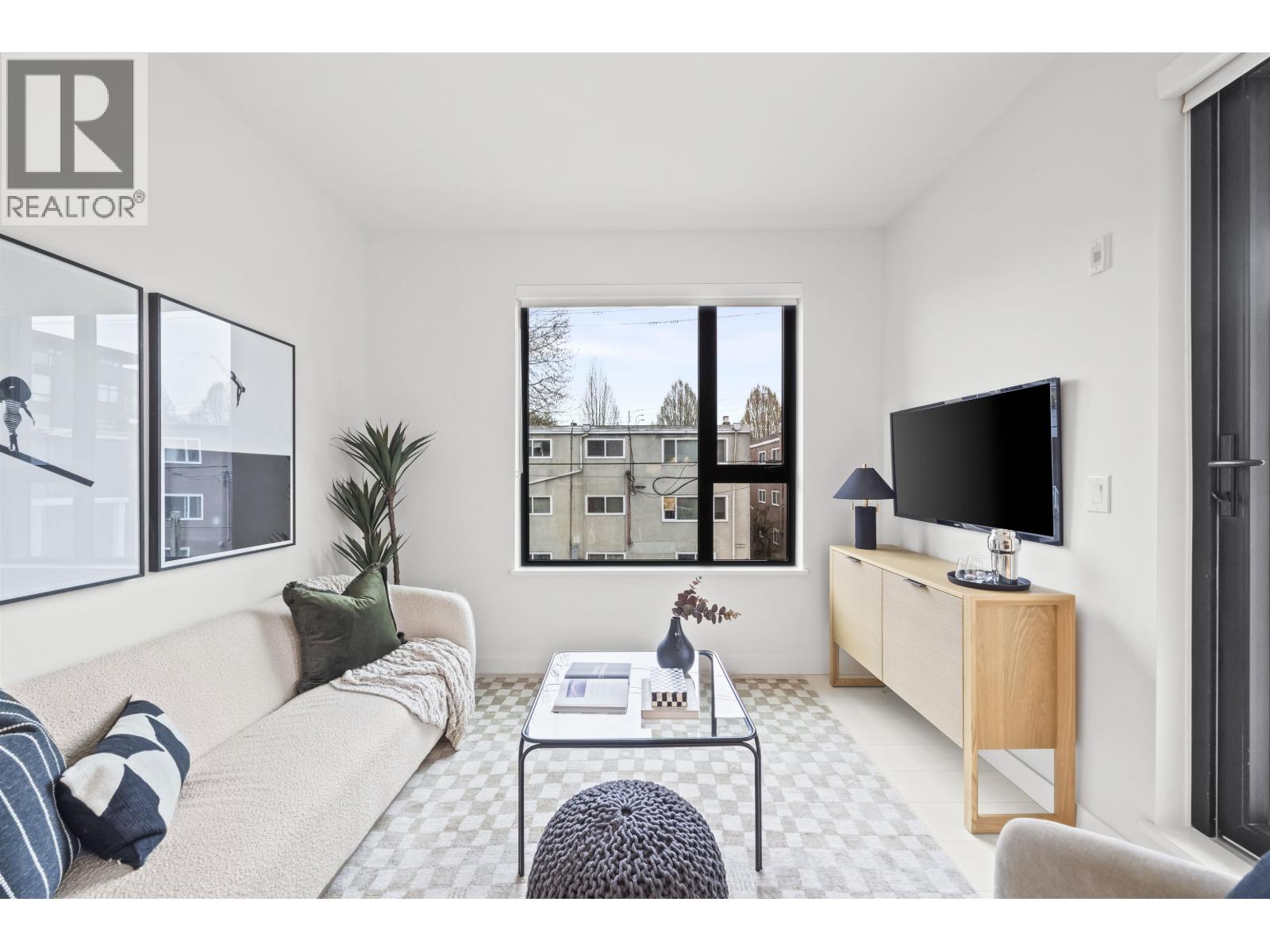 204 4928 QUEBEC STREET, Vancouver