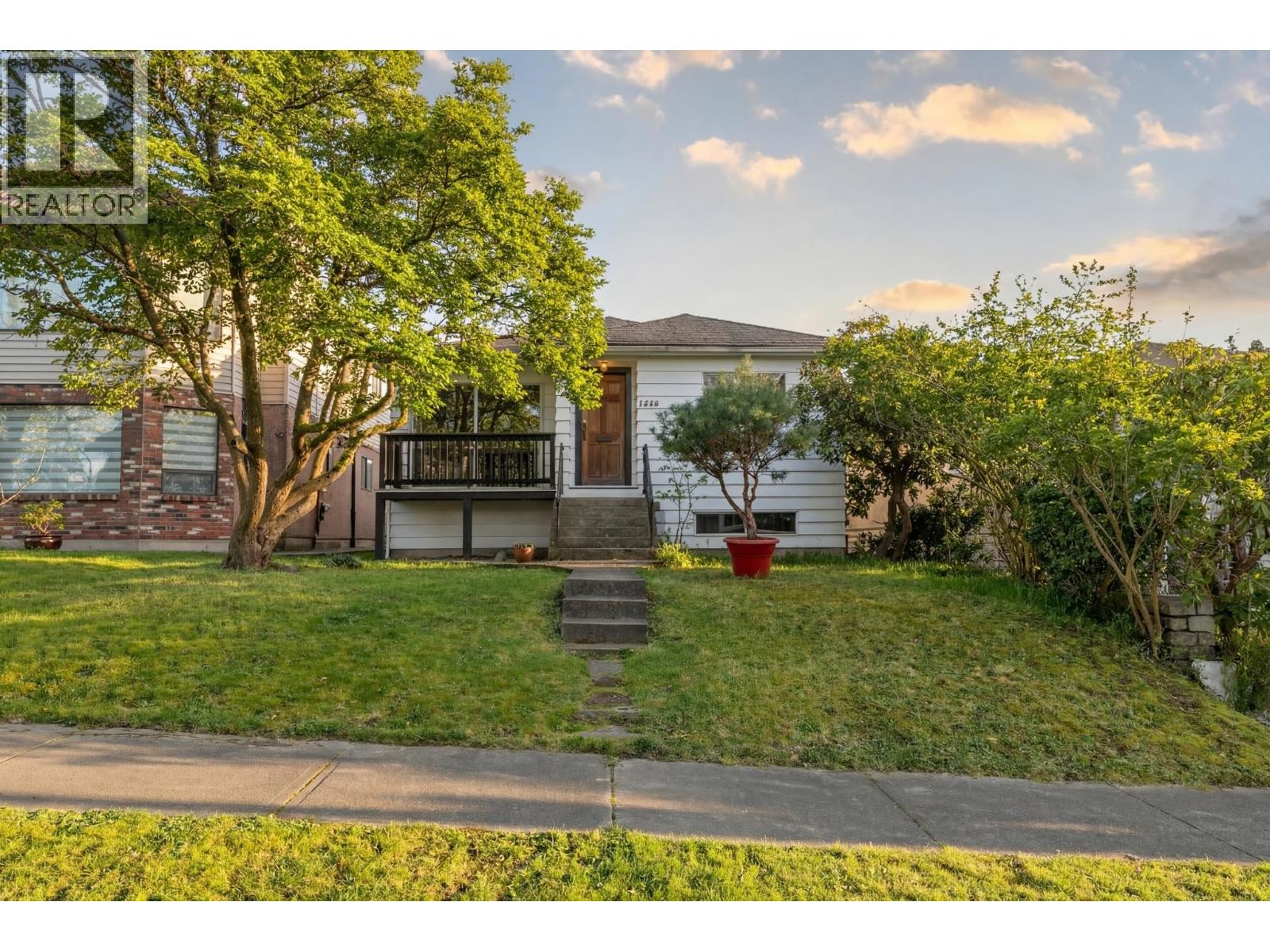 2580 E 19TH AVENUE, Vancouver