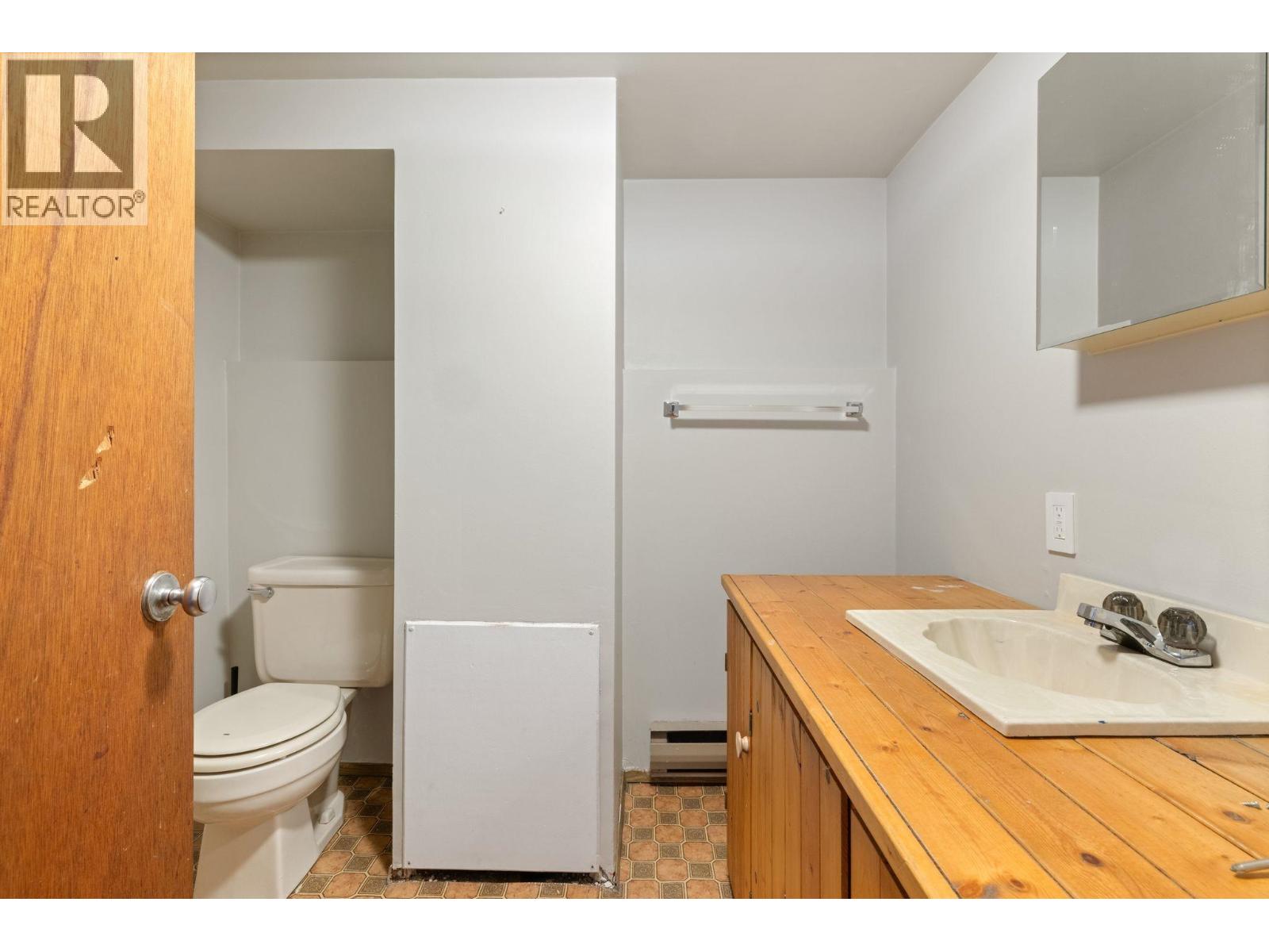 2580 E 19TH AVENUE, Vancouver