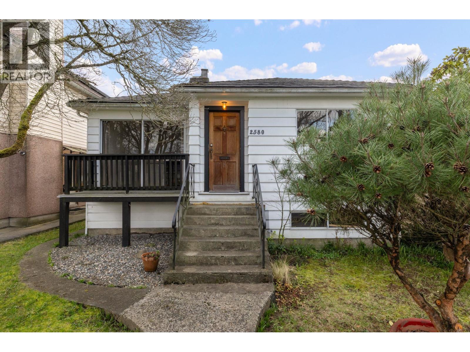 2580 E 19TH AVENUE, Vancouver