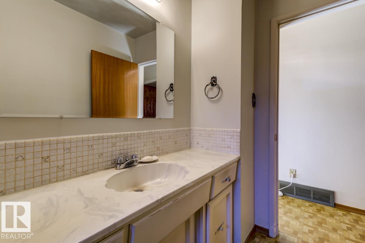 4021 117 AV NW, Edmonton