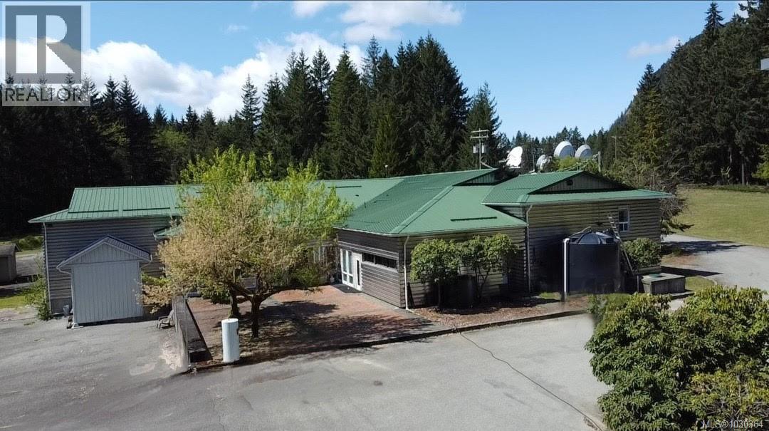 8801 Youbou Road - main photo