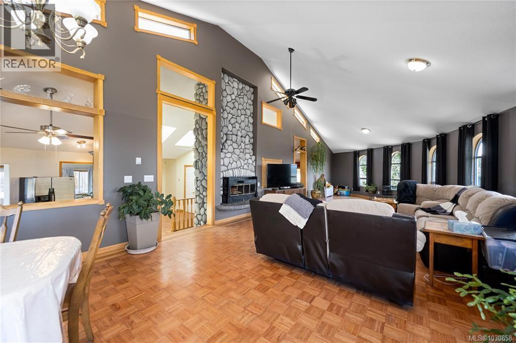 1828 Strathcona Hts, Shawnigan Lake