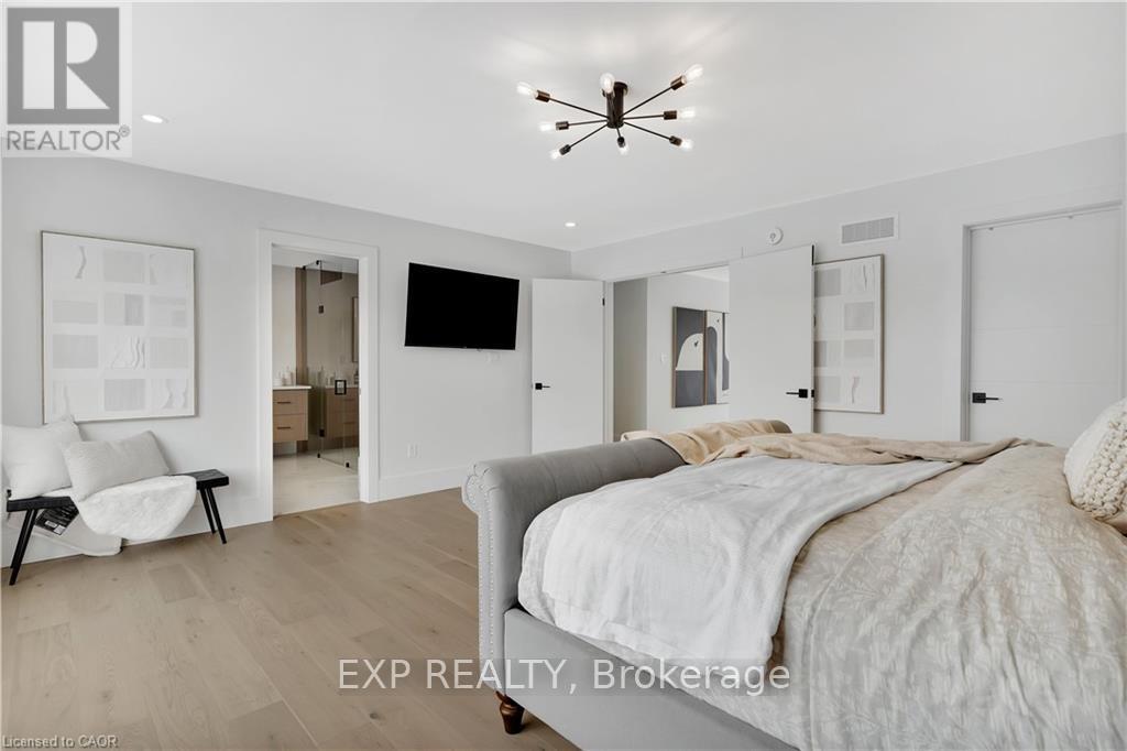 1048 WALTON AVENUE - 26