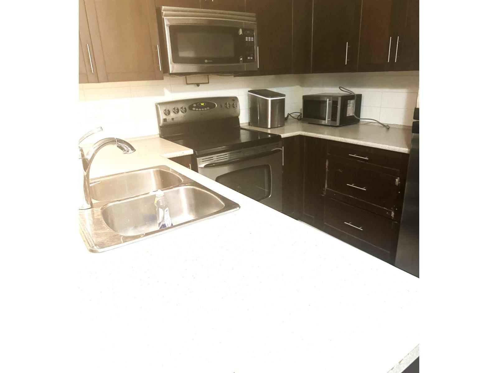 301 46289 YALE Road - photo 2