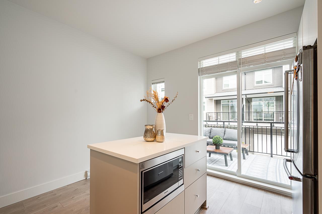 24 2070 OAK MEADOWS DRIVE, Surrey