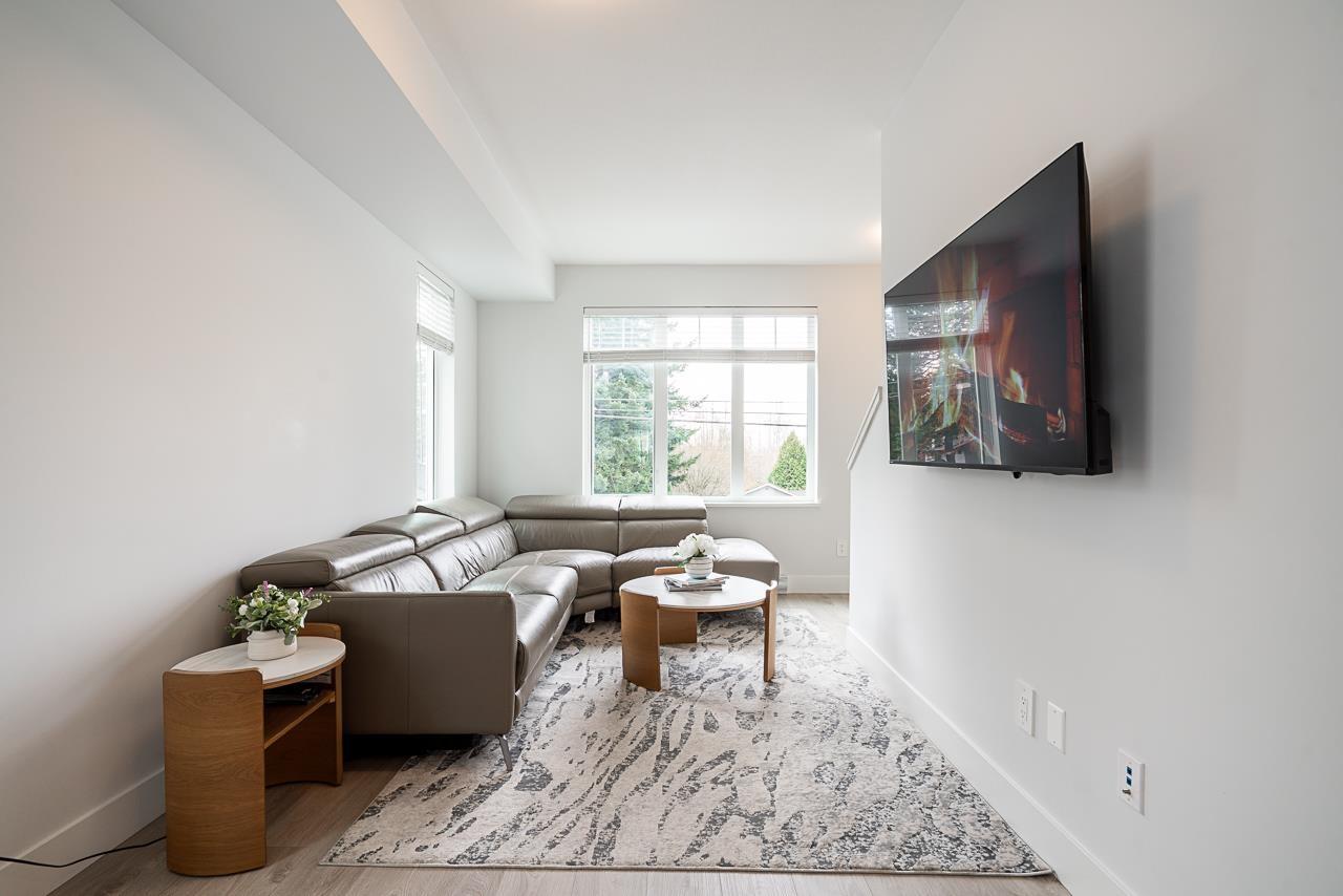 24 2070 OAK MEADOWS DRIVE, Surrey