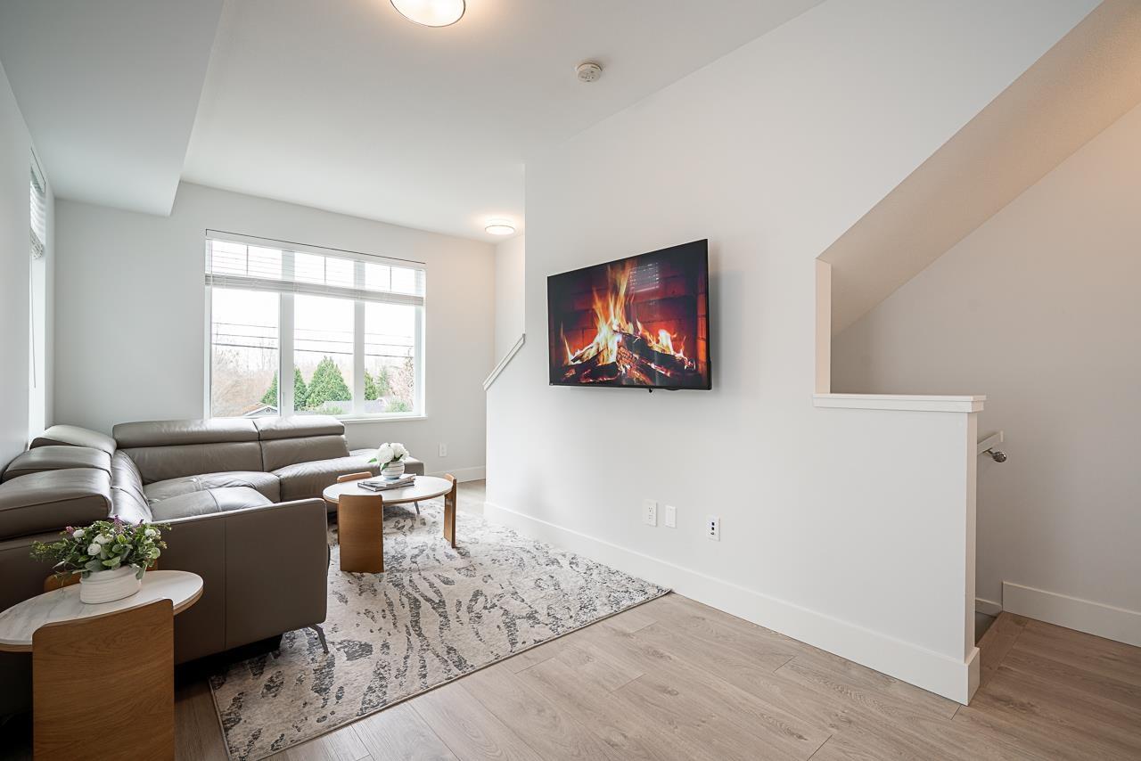 24 2070 OAK MEADOWS DRIVE, Surrey