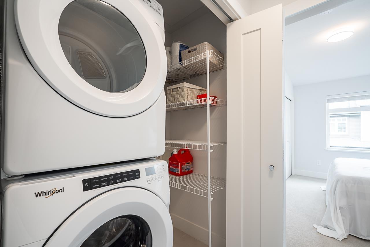 24 2070 OAK MEADOWS DRIVE, Surrey