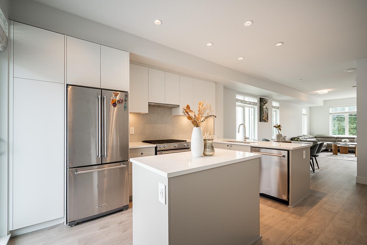 24 2070 OAK MEADOWS DRIVE, Surrey