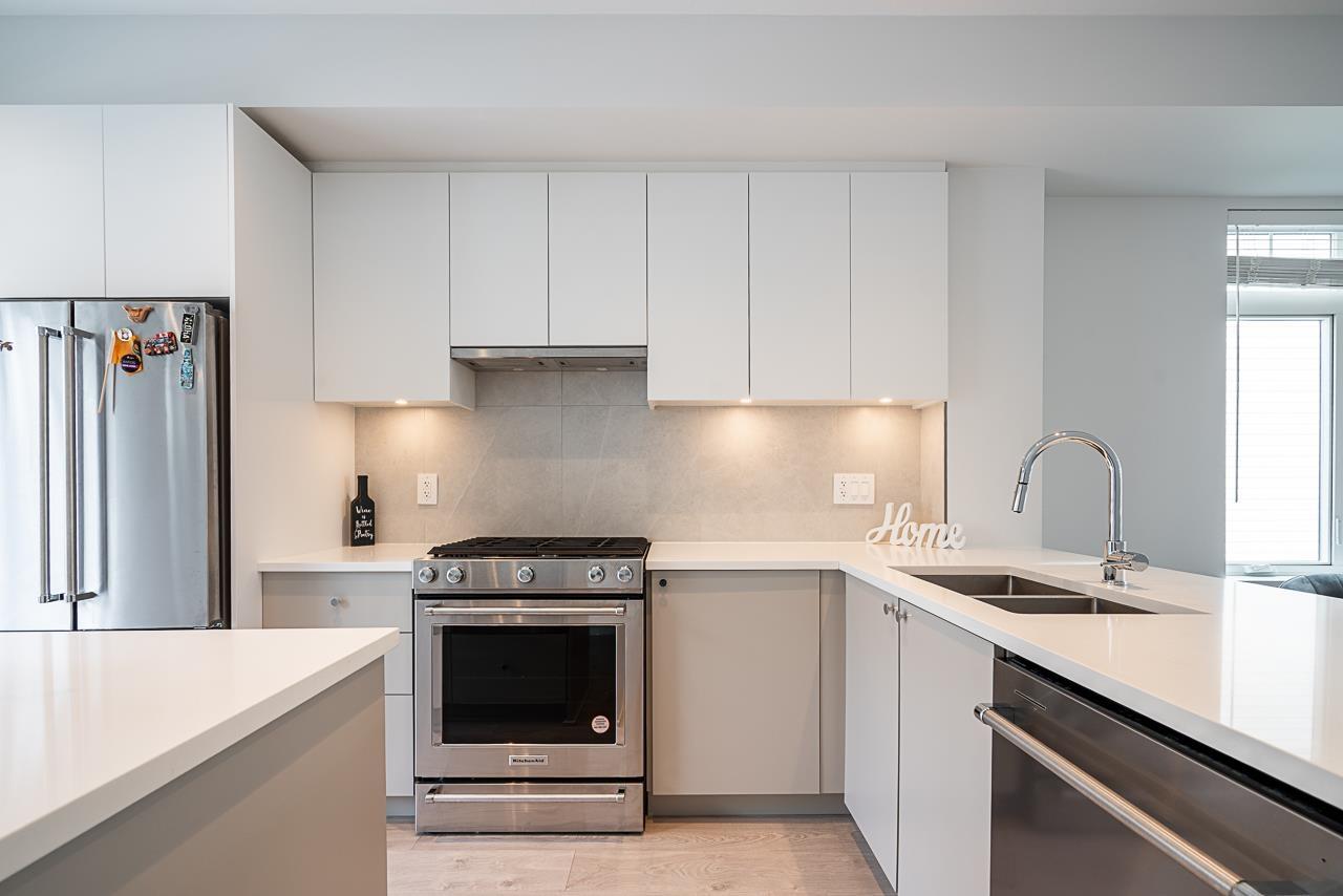 24 2070 OAK MEADOWS DRIVE, Surrey