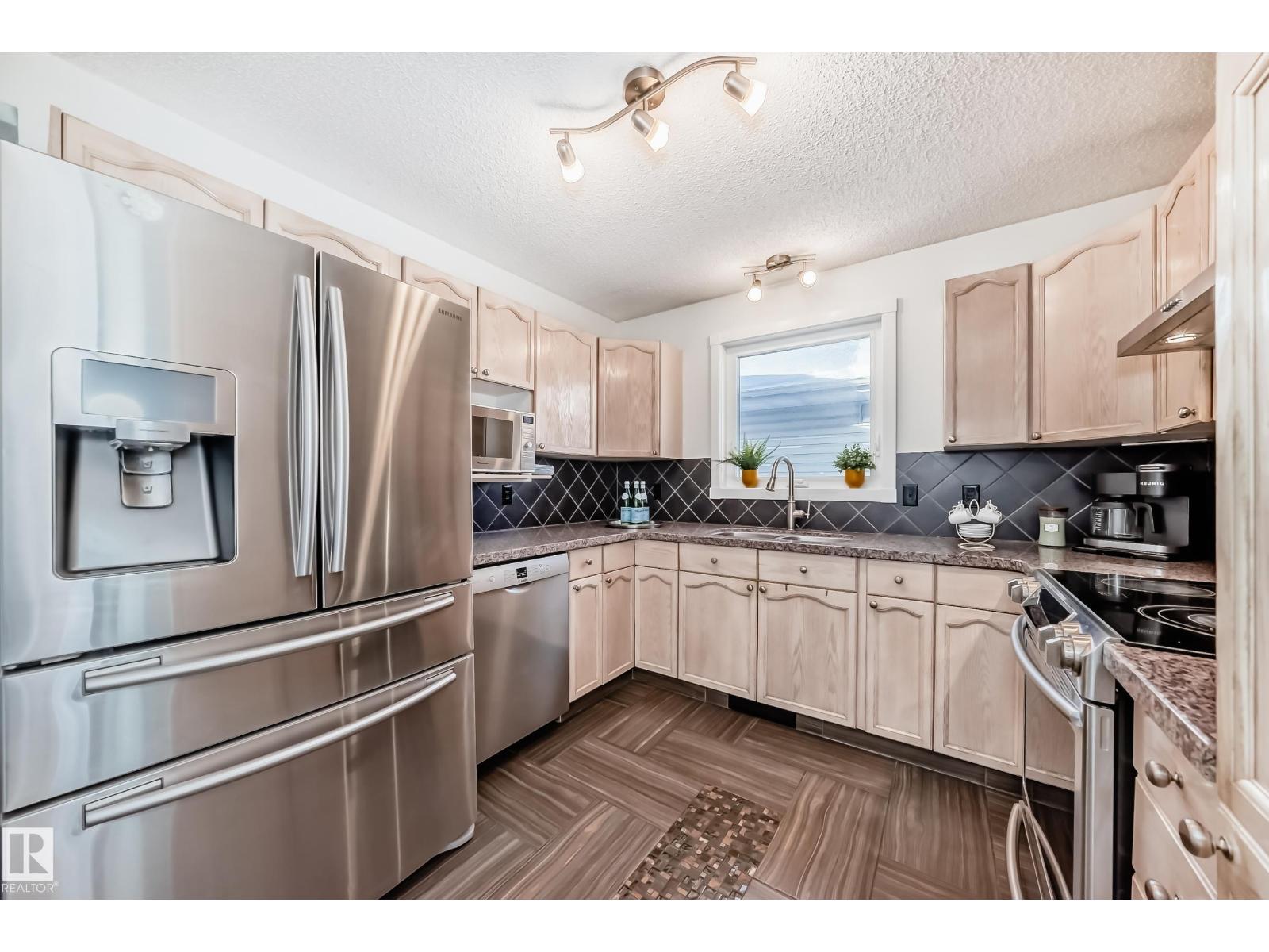 7011 190B ST NW, Edmonton