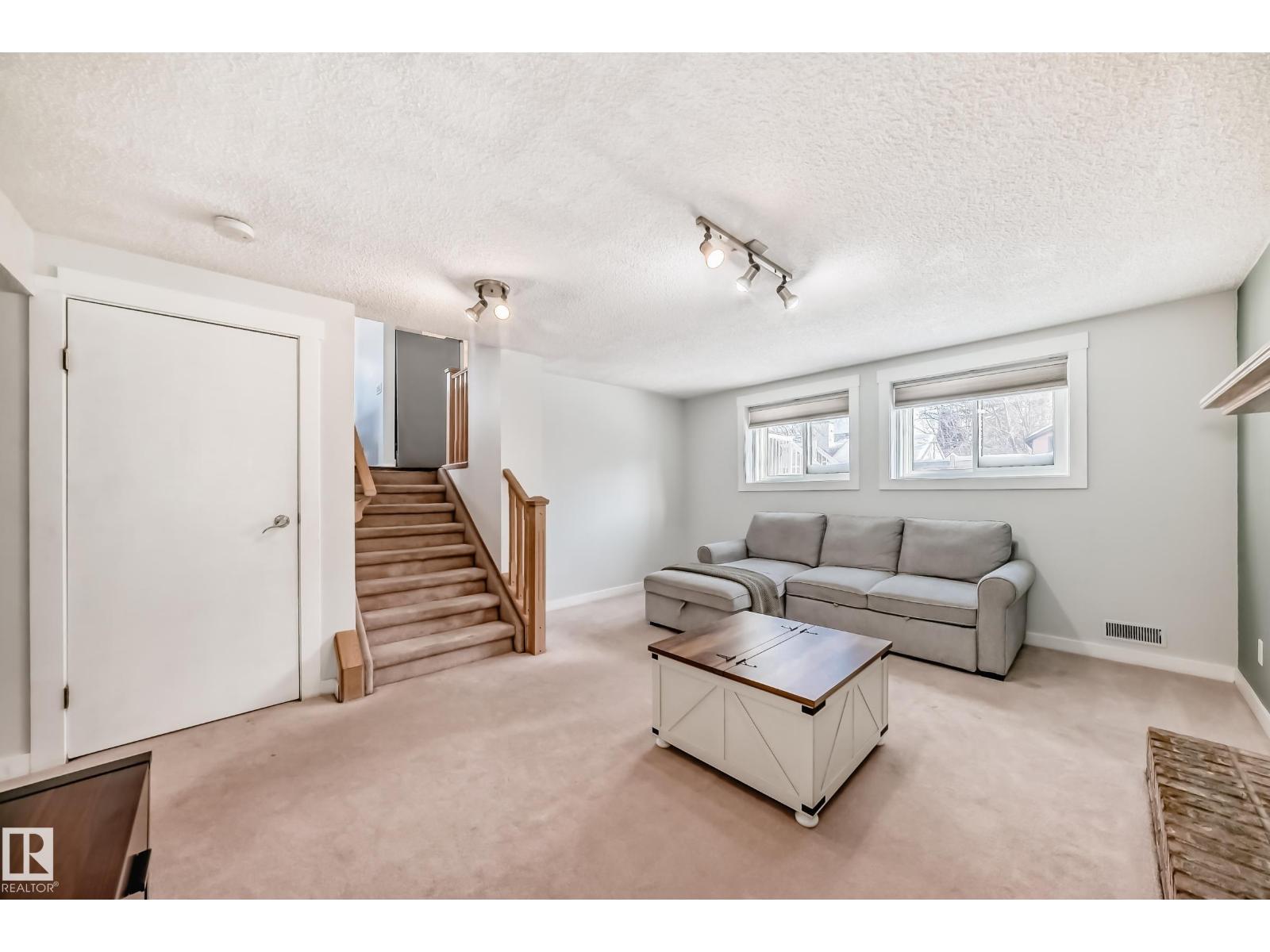 7011 190B ST NW, Edmonton