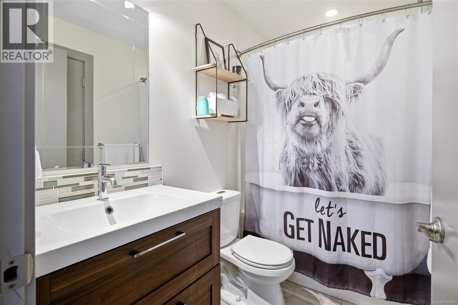 103 687 Strandlund Avenue, Langford