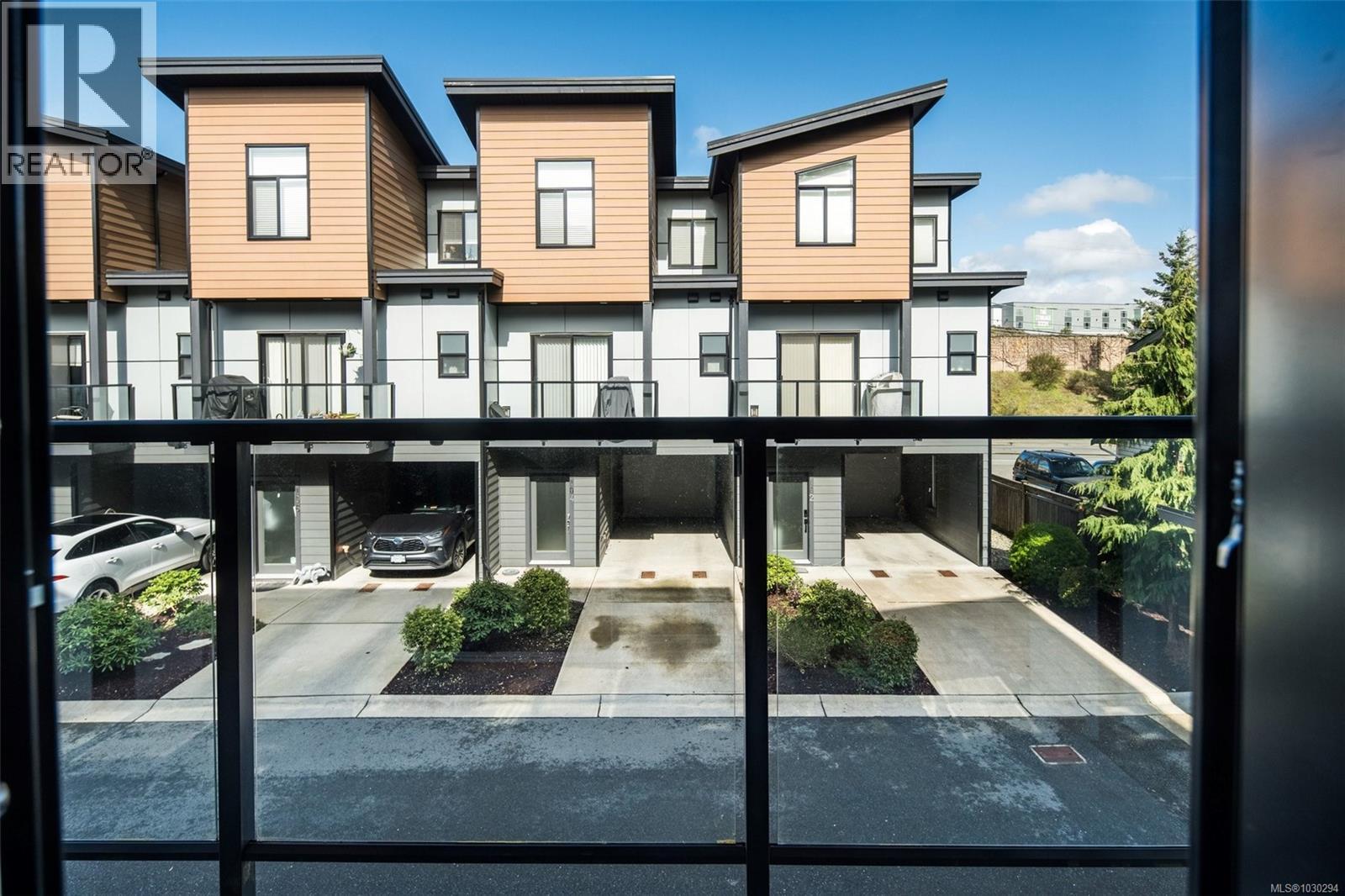 103 687 Strandlund Avenue, Langford